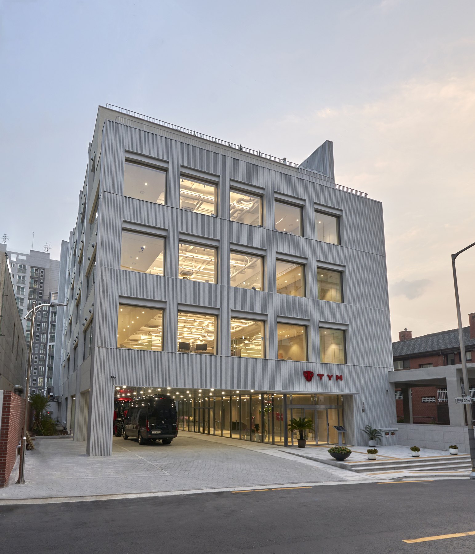 TYM 용산사옥 외관